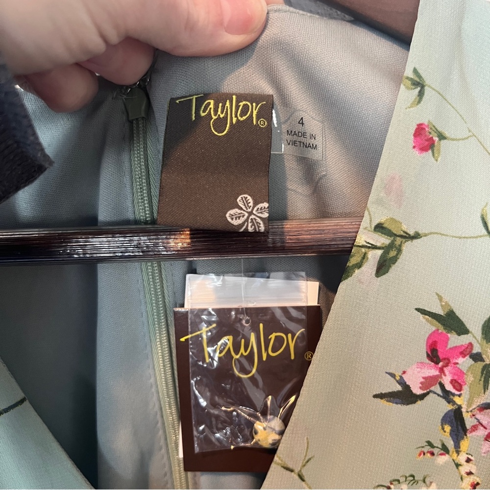 Taylor Sheer 3/4 Sleeve V-Neck Rusched Button Front Floral Lined Ruffle Dress - Picture 7 of 11